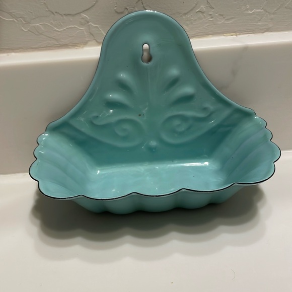 Nostalgia Cute Aquamarine Wall Mount Soapdish - Picture 1 of 3